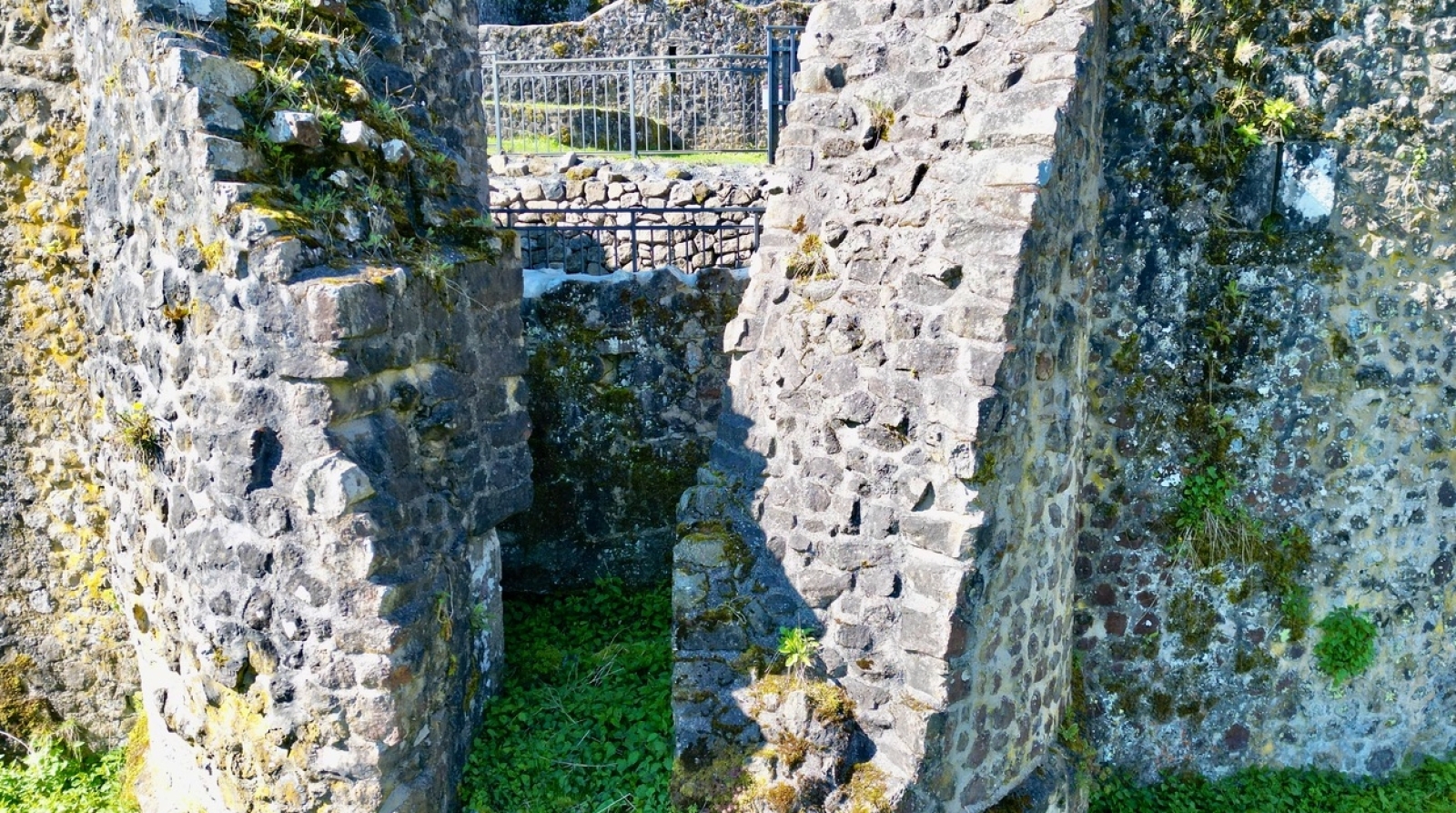 Die Ausfallpforte - Ein Tor, um Feinde aus der Burg heraus anzugreifen